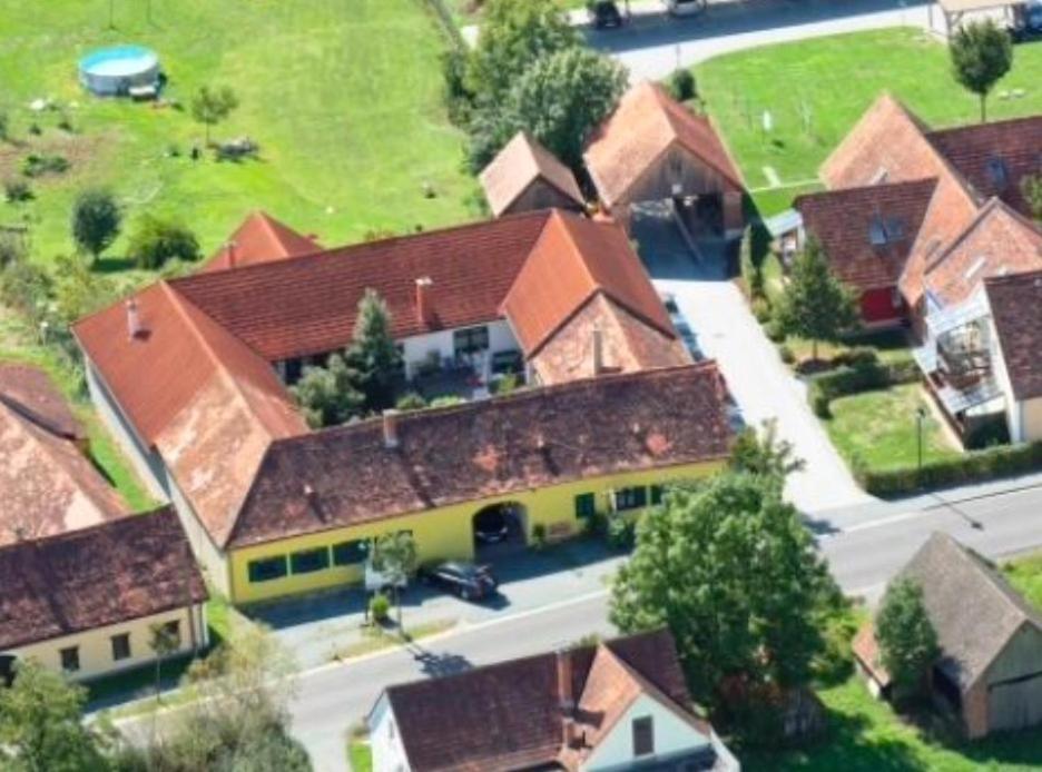 Ferienwohnungen Und Appartements Im Idyllischen Vierkanthof, Gruppenurlaube 로이페어스도르프 바이 퓌르스텐펠트 외부 사진