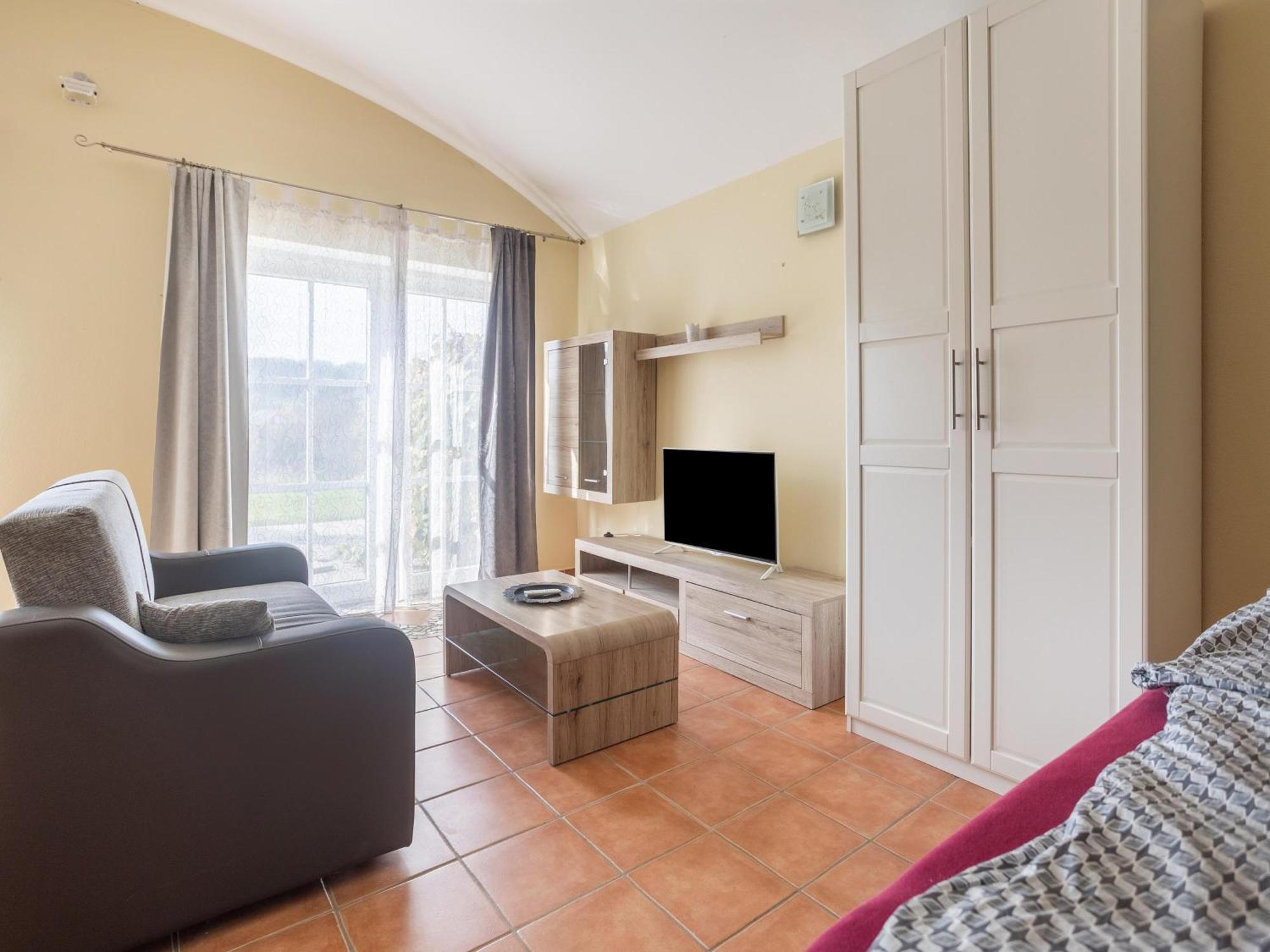 Ferienwohnungen Und Appartements Im Idyllischen Vierkanthof, Gruppenurlaube 로이페어스도르프 바이 퓌르스텐펠트 외부 사진